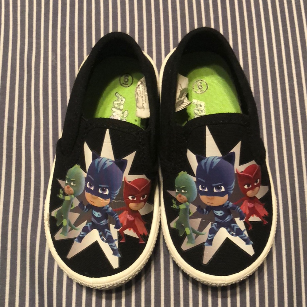 Kids shoes size 6